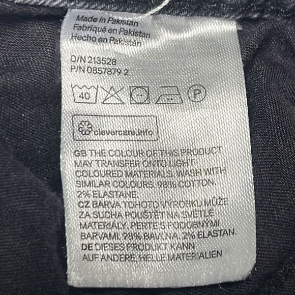 H&M Distressed Raw Hem Jean Shorts Size 4 - Picture 5 of 5